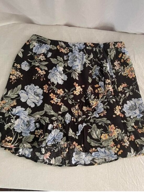 Dresses & Skirts - Black Floral Ruffle Mini Skirt Womens Medium Blue Rose